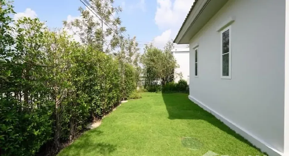 For sale and for rent 4 bedrooms house in Bang Phli, Samut Prakan