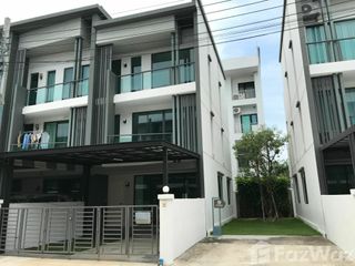 For sale 3 bedrooms townhouse in Taling Chan, Bangkok