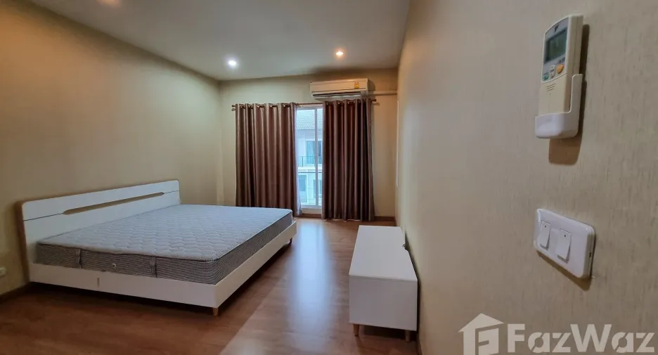 For rent 3 bedrooms townhouse in Pak Kret, Nonthaburi