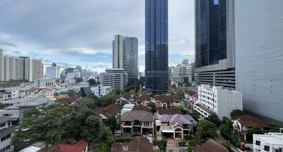 Condo en venta y en alquiler de 5 habitaciones en Huai Khwang, Bangkok