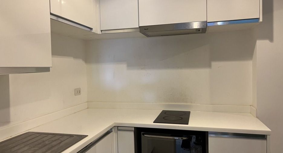 Condo en venta y en alquiler de 5 habitaciones en Huai Khwang, Bangkok