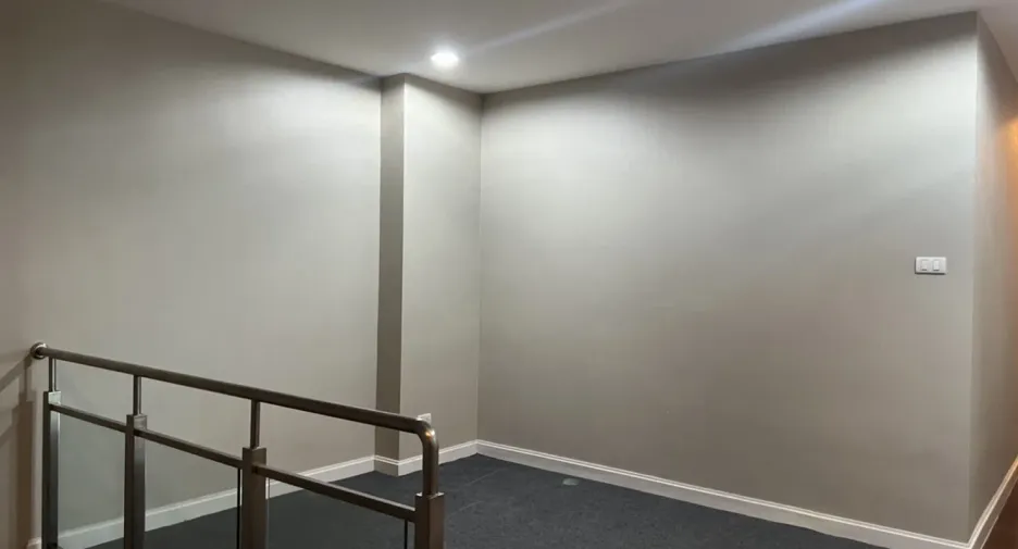 Condo en venta y en alquiler de 5 habitaciones en Huai Khwang, Bangkok