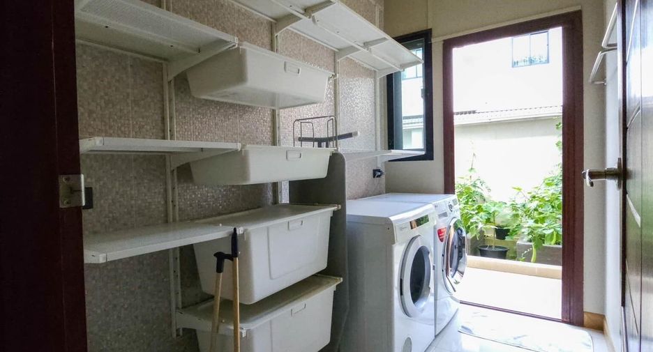 For sale 3 bedrooms house in Taling Chan, Bangkok