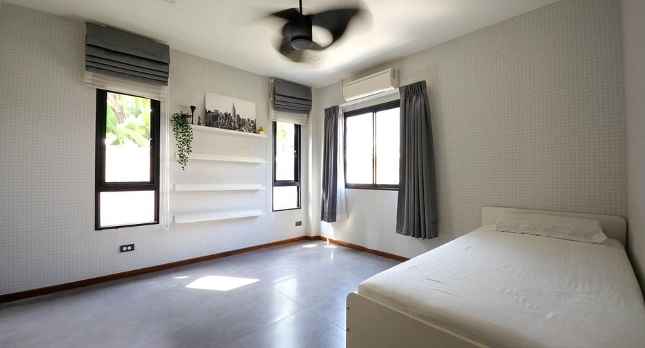 For sale 3 bedrooms house in Taling Chan, Bangkok