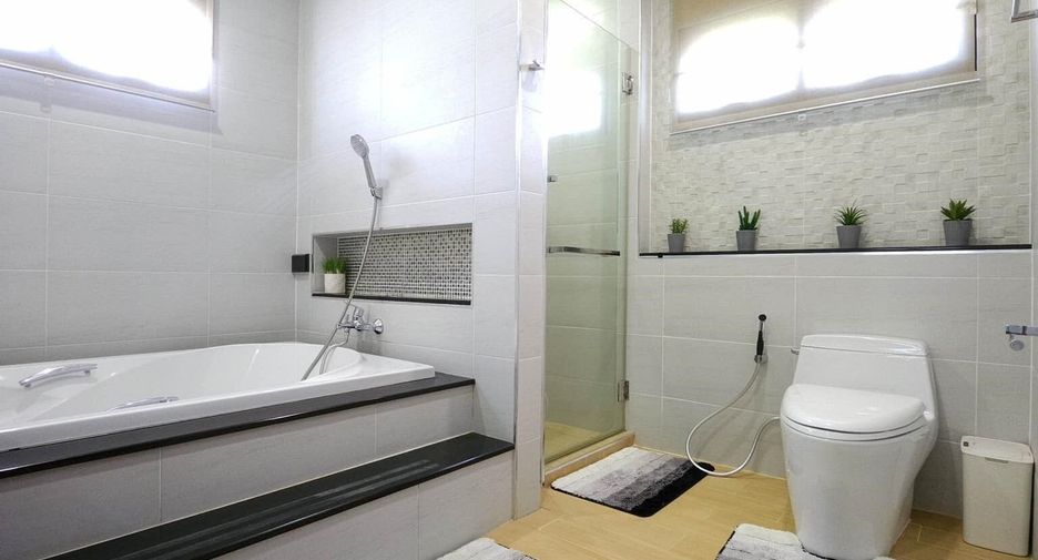 For sale 3 bedrooms house in Taling Chan, Bangkok