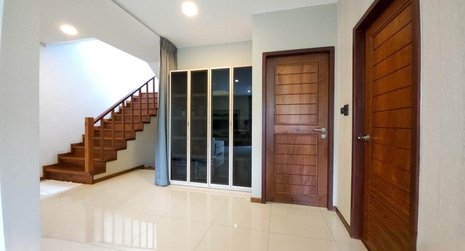 For sale 3 bedrooms house in Taling Chan, Bangkok