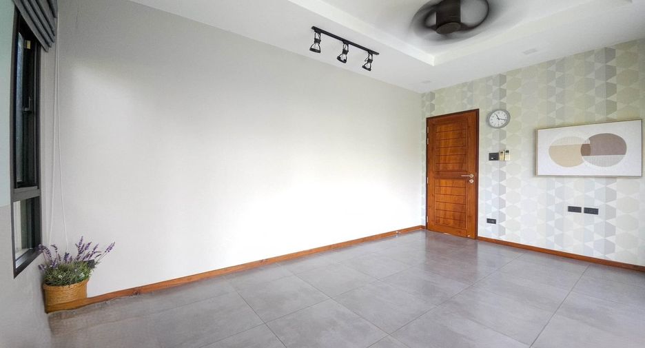 For sale 3 bedrooms house in Taling Chan, Bangkok