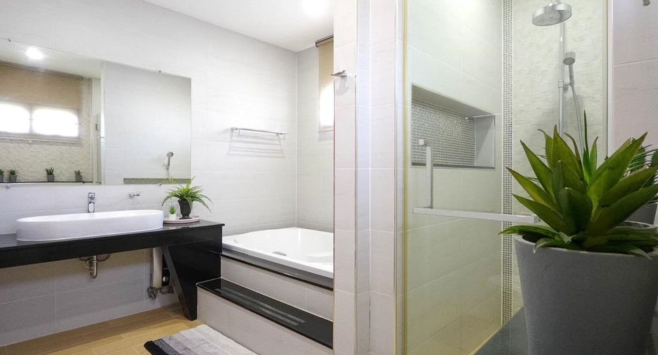 For sale 3 bedrooms house in Taling Chan, Bangkok