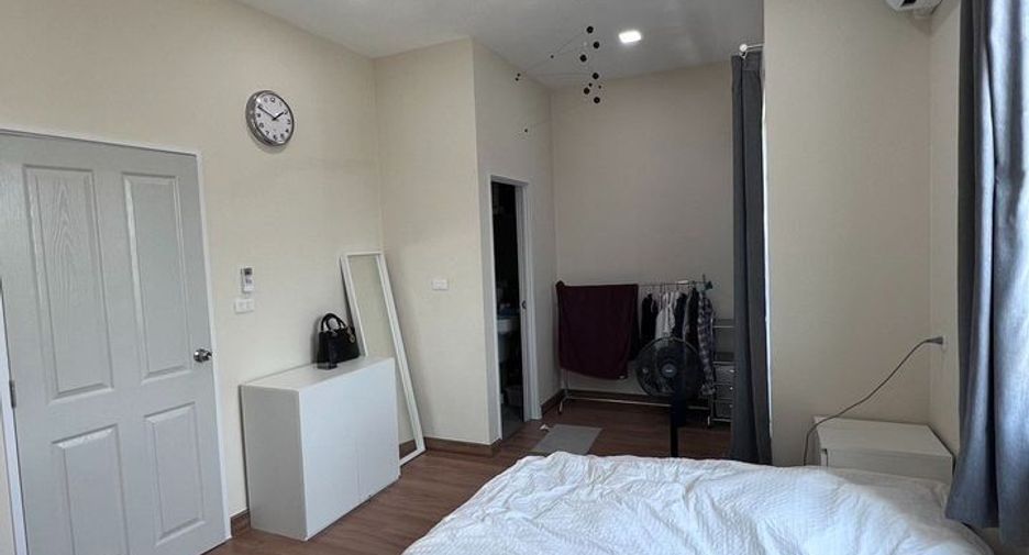 For sale 4 ベッドルーム townhouse in Bang Khae, Bangkok