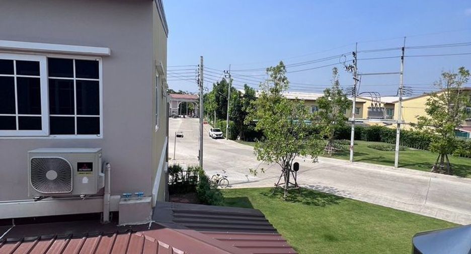 For sale 4 ベッドルーム townhouse in Bang Khae, Bangkok