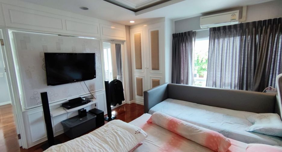 For sale 4 bedrooms house in Khan Na Yao, Bangkok