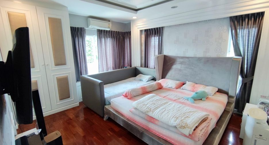 For sale 4 bedrooms house in Khan Na Yao, Bangkok