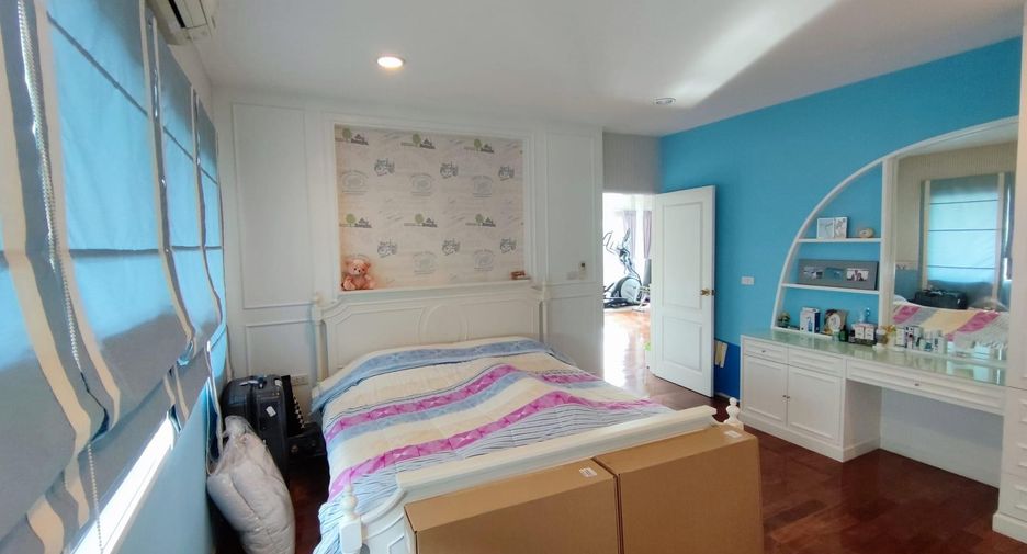 For sale 4 bedrooms house in Khan Na Yao, Bangkok