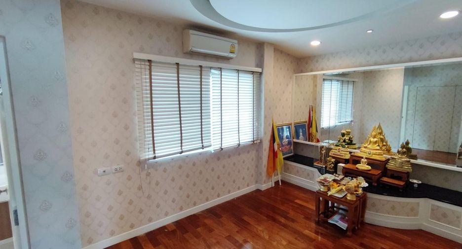 For sale 4 bedrooms house in Khan Na Yao, Bangkok