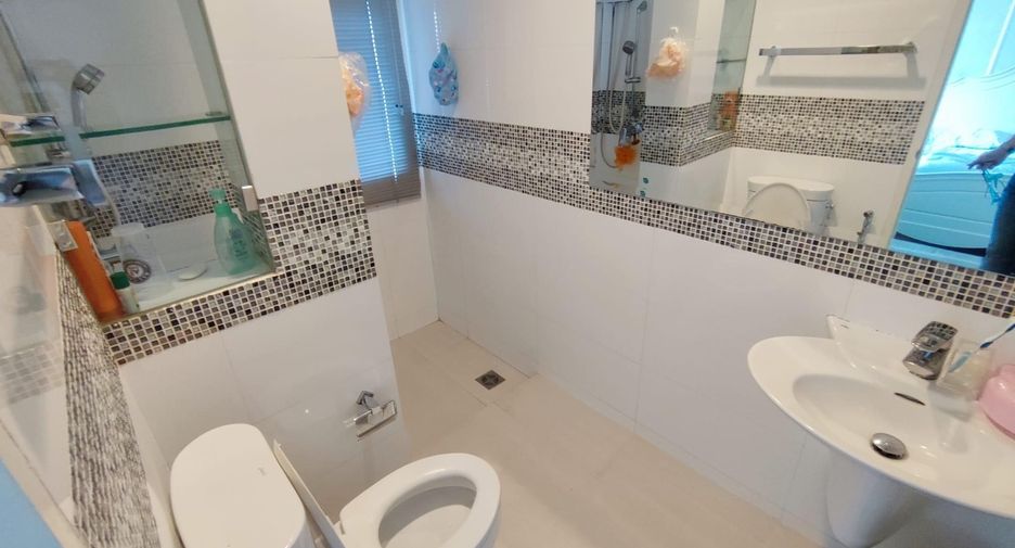 For sale 4 bedrooms house in Khan Na Yao, Bangkok