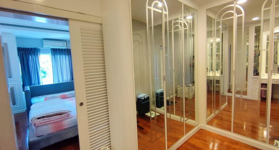 For sale 4 bedrooms house in Khan Na Yao, Bangkok