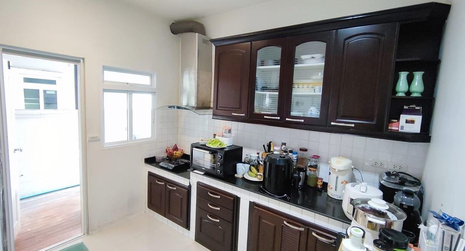For sale 4 bedrooms house in Khan Na Yao, Bangkok
