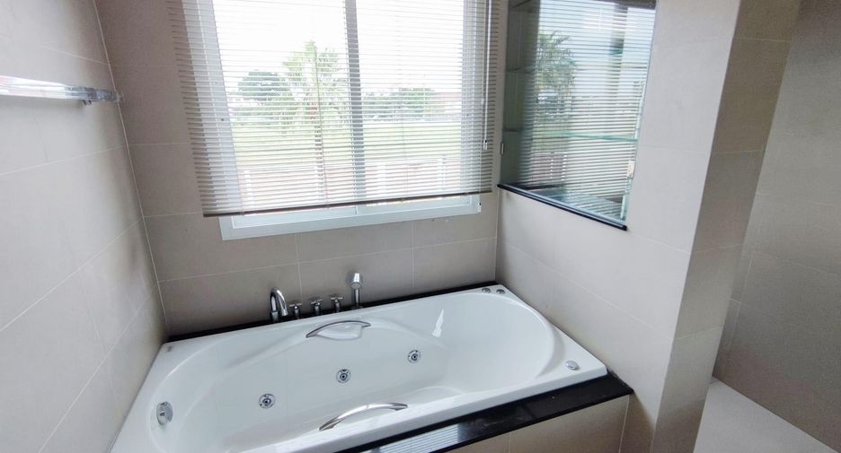 For sale 4 bedrooms house in Khan Na Yao, Bangkok