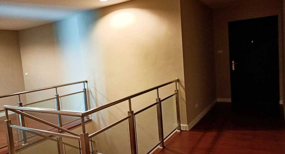 À vendre et à louer 5 chambres condo à Huai Khwang, Bangkok