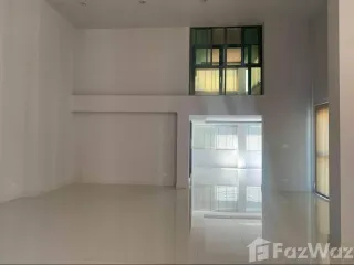 Casa adosada en venta de 7 habitaciones en Yan Nawa, Bangkok