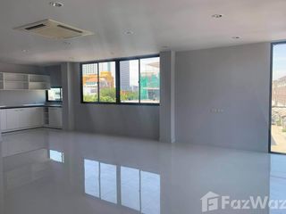 Casa adosada en venta de 7 habitaciones en Yan Nawa, Bangkok