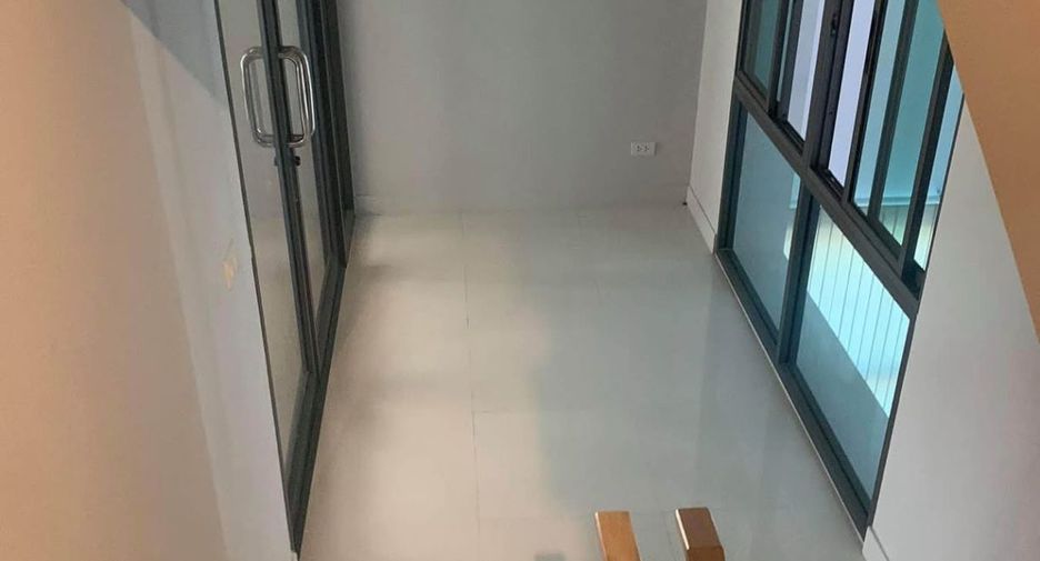 For sale 7 bedrooms townhouse in Yan Nawa, Bangkok