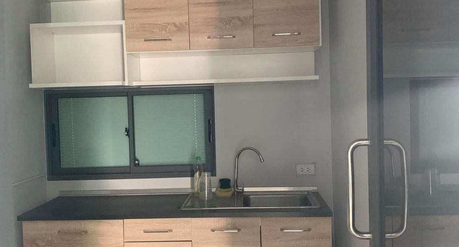 For sale 7 bedrooms townhouse in Yan Nawa, Bangkok