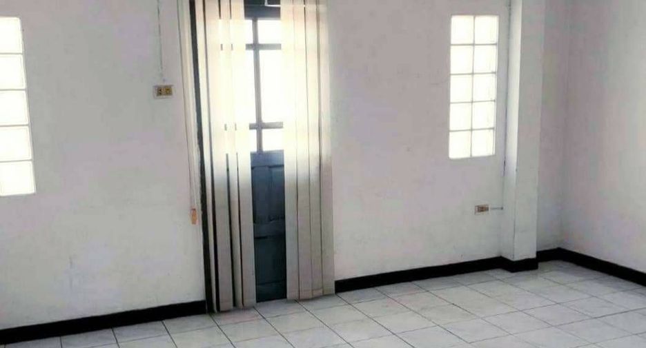 For sale 4 bedrooms townhouse in Khlong Sam Wa, Bangkok