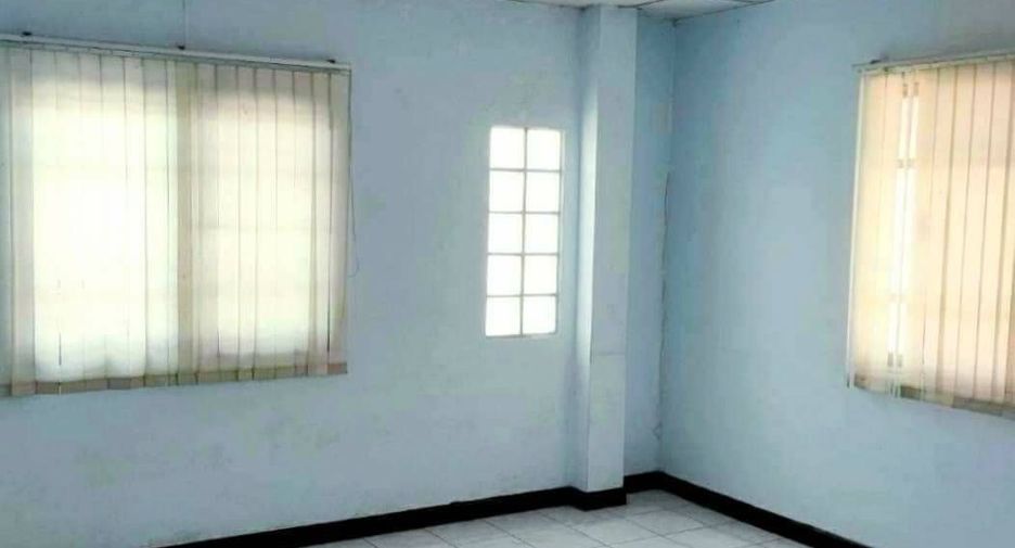 For sale 4 bedrooms townhouse in Khlong Sam Wa, Bangkok
