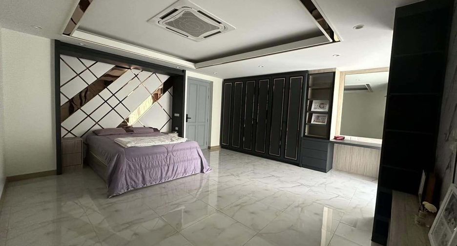 For sale 3 bedrooms villa in Mueang Phuket, Phuket