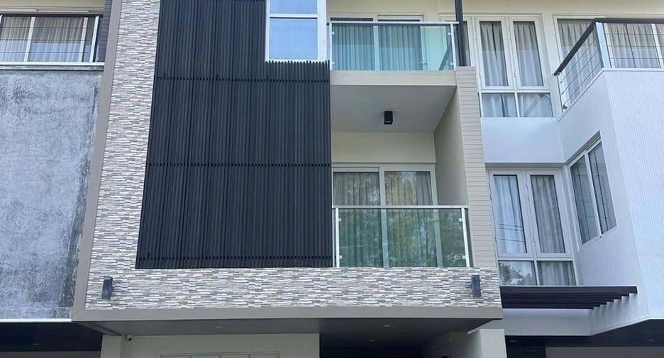 For sale 3 bedrooms villa in Mueang Phuket, Phuket