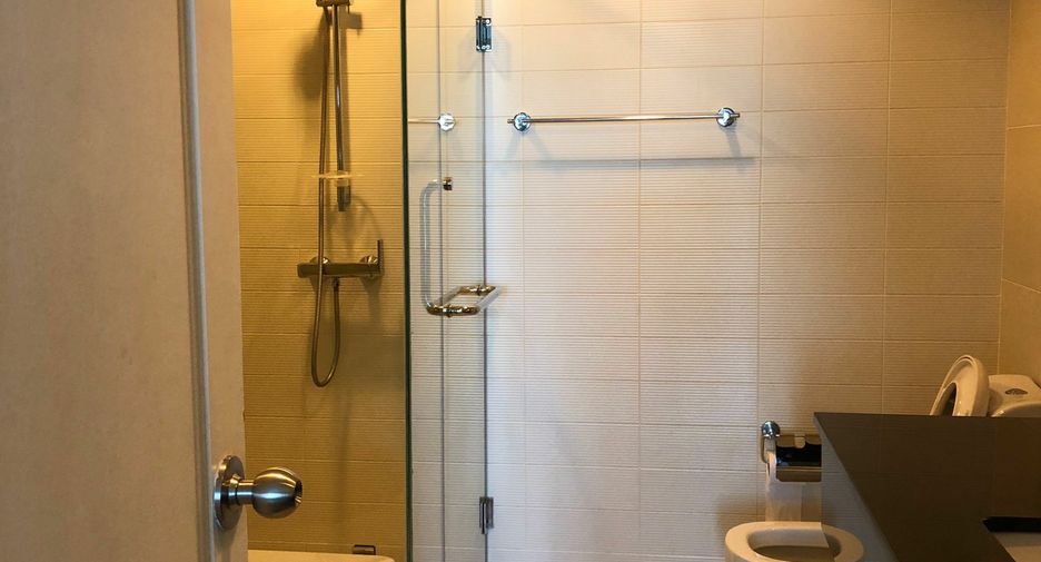 For sale and for rent 3 bedrooms condo in Huai Khwang, Bangkok
