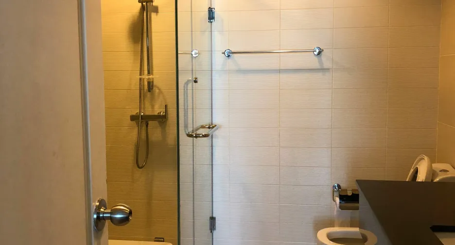 For sale and for rent 3 bedrooms condo in Huai Khwang, Bangkok