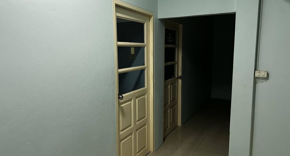 For rent and for sale 5 bedrooms townhouse in Mueang Nakhon Pathom, Nakhon Pathom