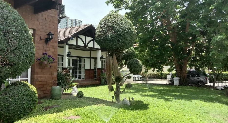 Продажа 4 спальни дом в Пхра Кханонг, Бангкок