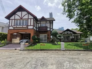 For sale 4 bedrooms house in Phra Khanong, Bangkok