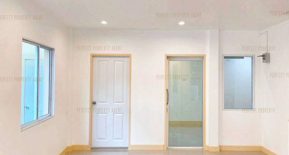 For sale 4 ベッドルーム townhouse in Bang Bua Thong, Nonthaburi