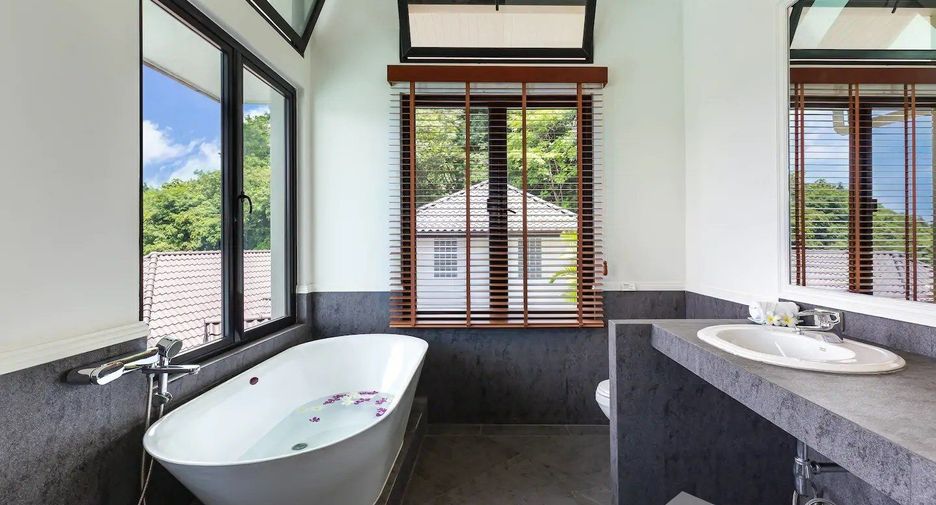 For rent 4 ベッドルーム villa in Mueang Phuket, Phuket