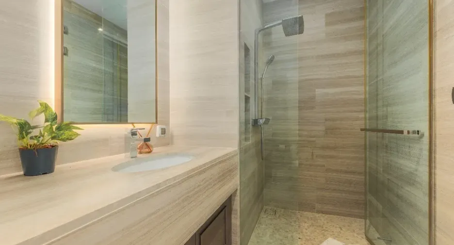 Condo en venta y en alquiler de 3 habitaciones en Khlong Toei, Bangkok