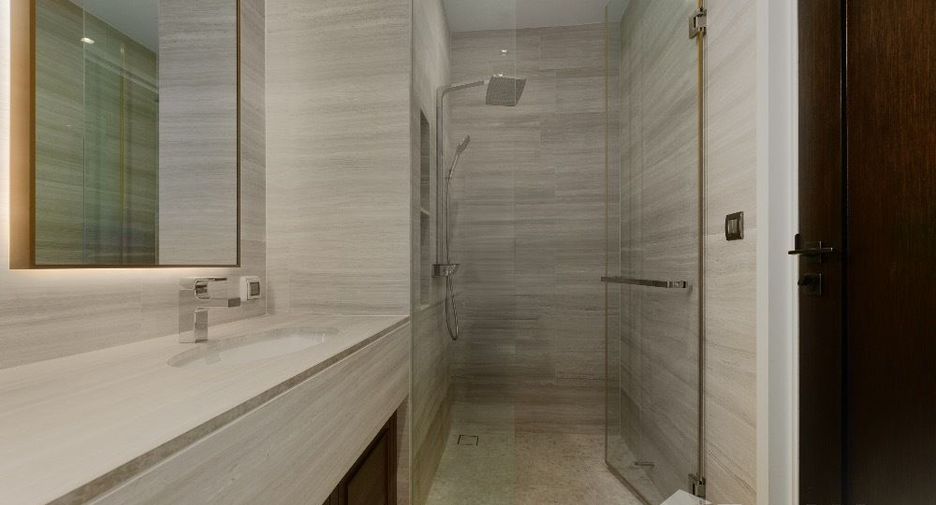 Condo en venta y en alquiler de 3 habitaciones en Khlong Toei, Bangkok