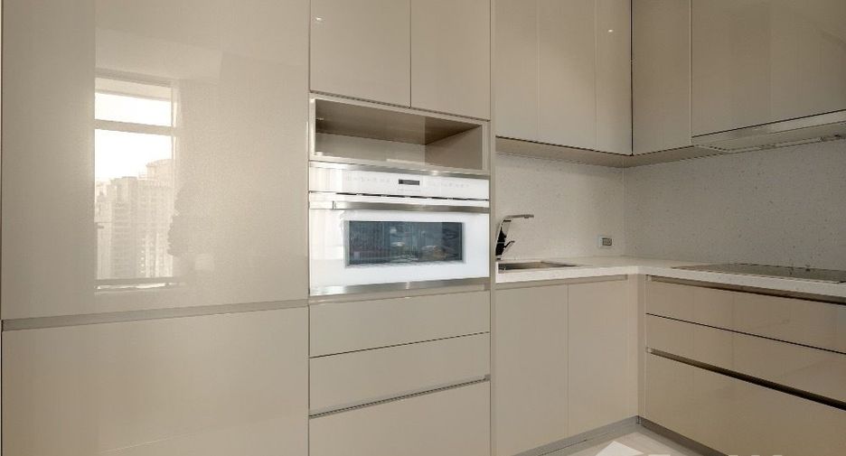 Condo en venta y en alquiler de 3 habitaciones en Khlong Toei, Bangkok