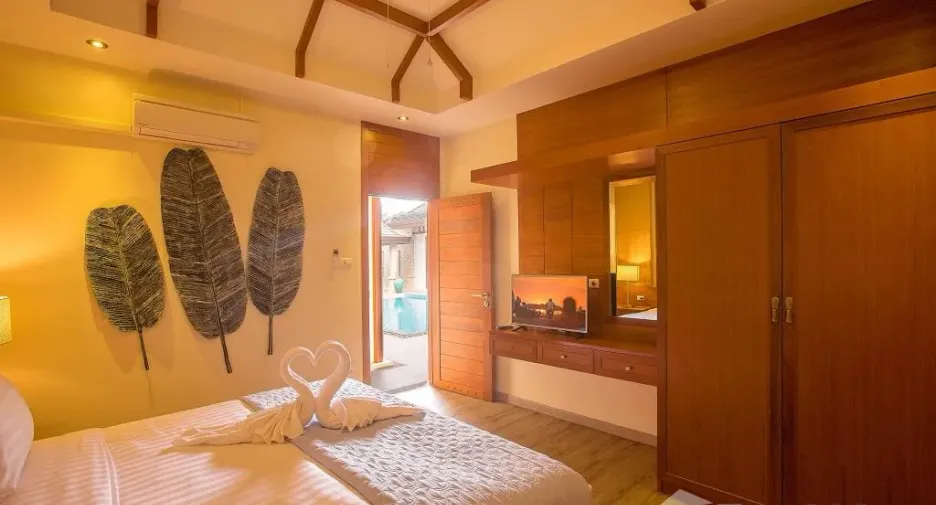 For rent 6 bedrooms villa in Mueang Phuket, Phuket