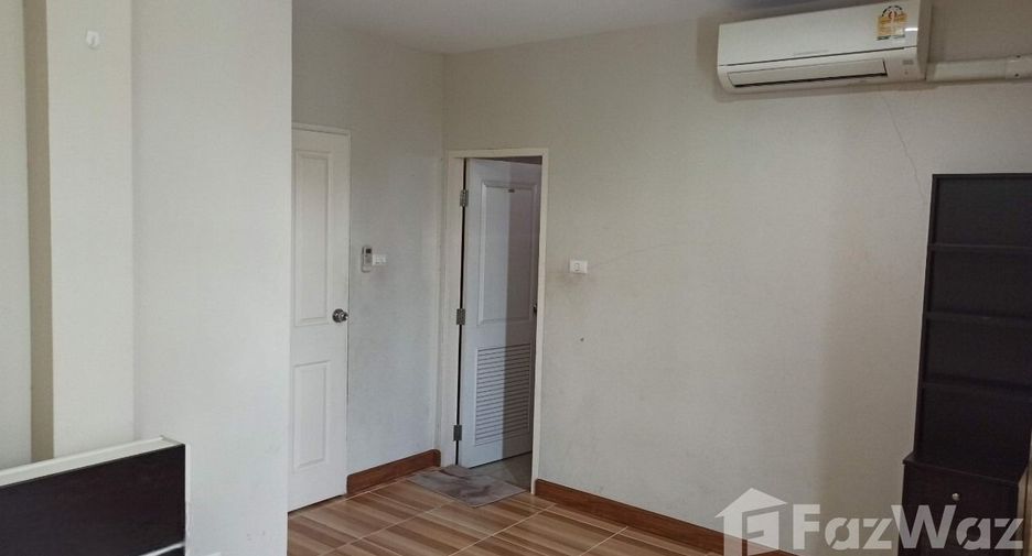 À vendre 3 chambres maison de ville à Lam Luk Ka, Pathum Thani
