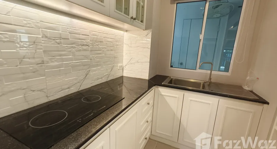 For rent 3 bedrooms townhouse in Pak Kret, Nonthaburi