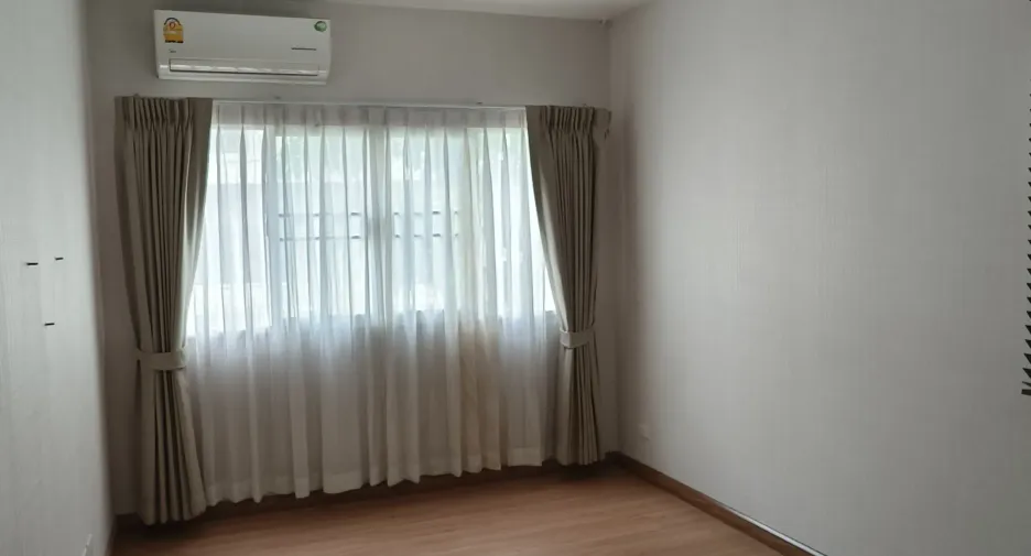 For rent 3 bedrooms townhouse in Pak Kret, Nonthaburi