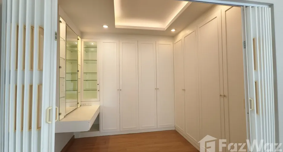 For rent 3 bedrooms townhouse in Pak Kret, Nonthaburi
