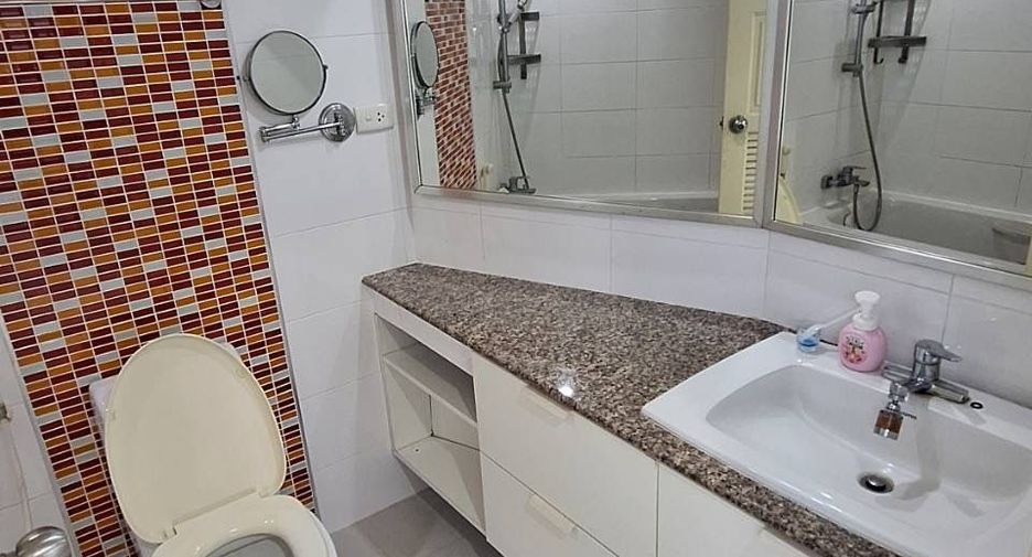 For sale 2 bedrooms condo in Chatuchak, Bangkok