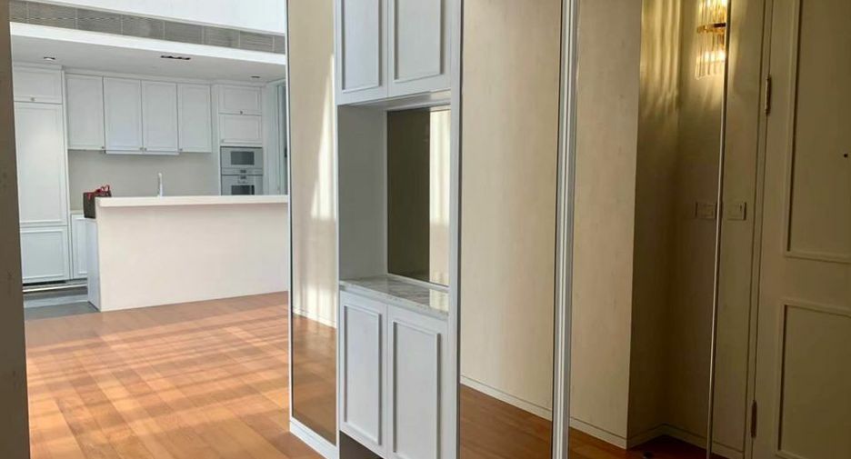 À vendre et à louer 3 chambres condo à Sathon, Bangkok