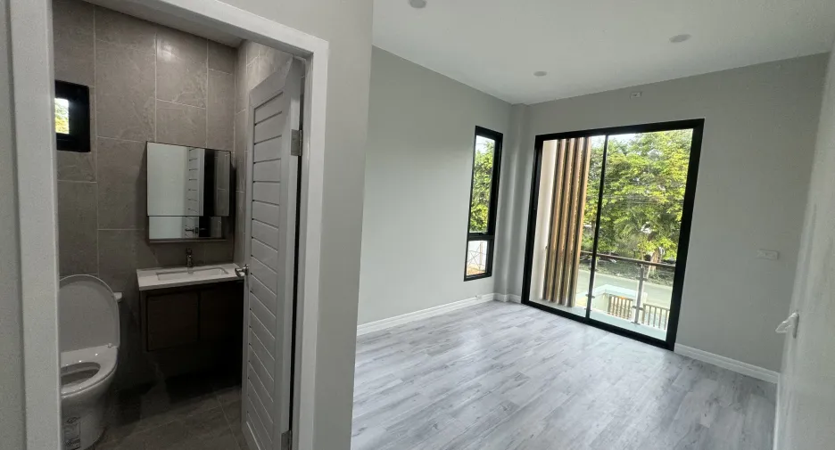 Casa en venta de 3 habitaciones en Ban Khai, Rayong