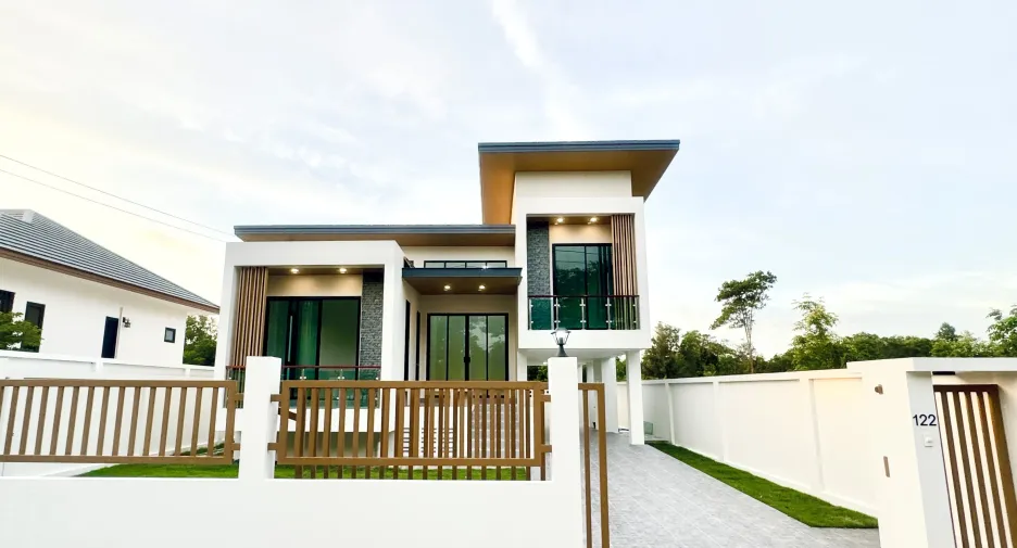 Casa en venta de 3 habitaciones en Ban Khai, Rayong
